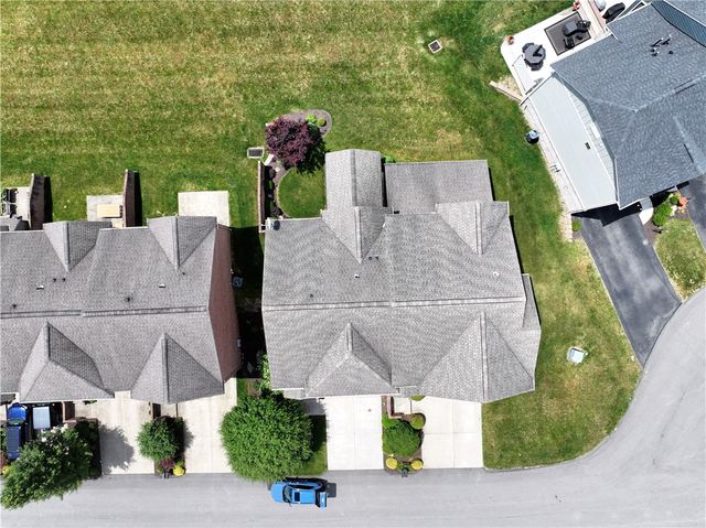 2000 St Andrews Ct, Penn Twp, PA 15644