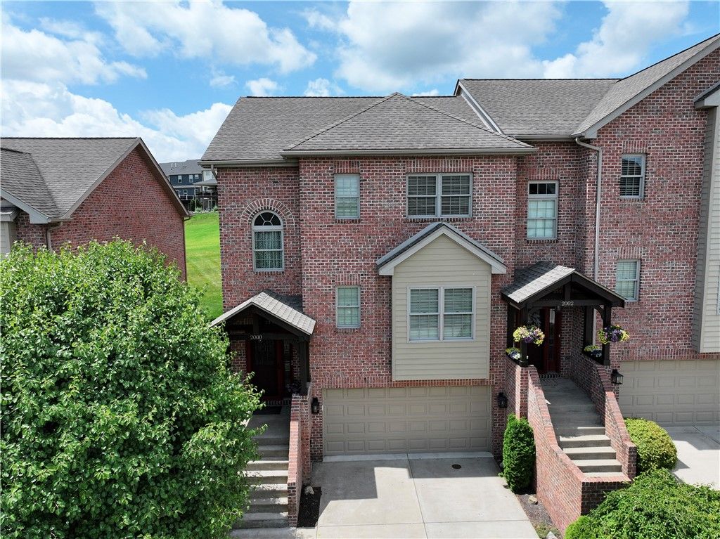 2000 St Andrews Ct, Penn Twp, PA 15644
