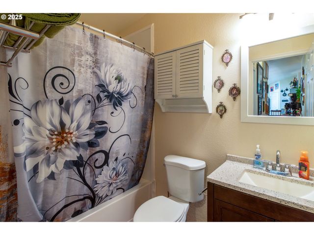 266 RIVER PLACE Dr 61, Roseburg, OR 97471