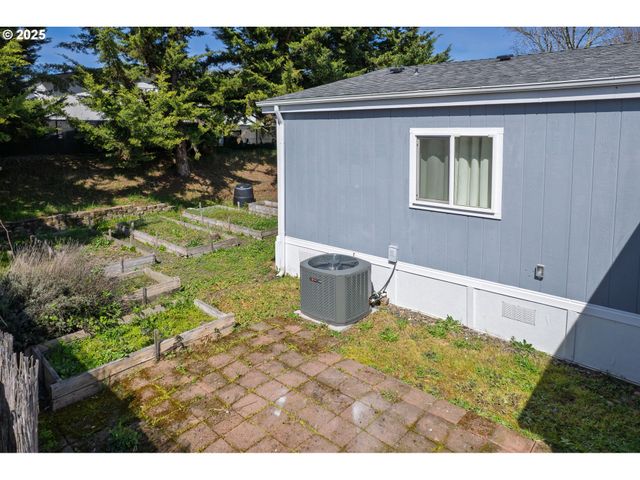 266 RIVER PLACE Dr 61, Roseburg, OR 97471