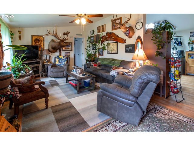 266 RIVER PLACE Dr 61, Roseburg, OR 97471