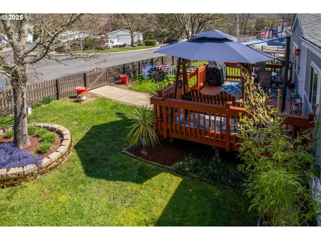 266 RIVER PLACE Dr 61, Roseburg, OR 97471