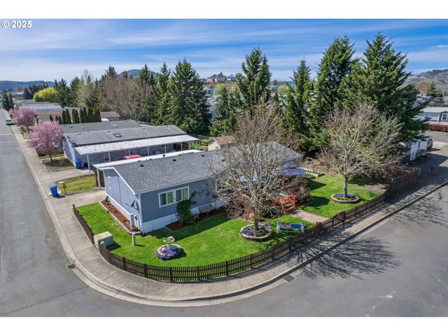 266 RIVER PLACE Dr 61, Roseburg, OR 97471