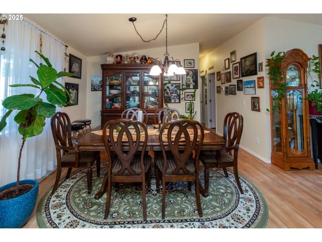 266 RIVER PLACE Dr 61, Roseburg, OR 97471