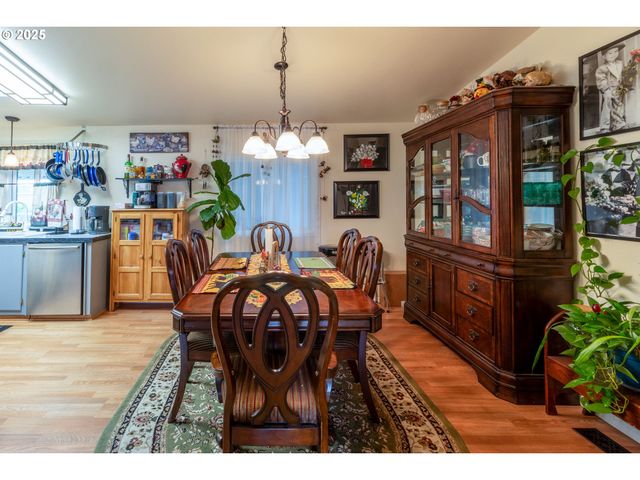 266 RIVER PLACE Dr 61, Roseburg, OR 97471