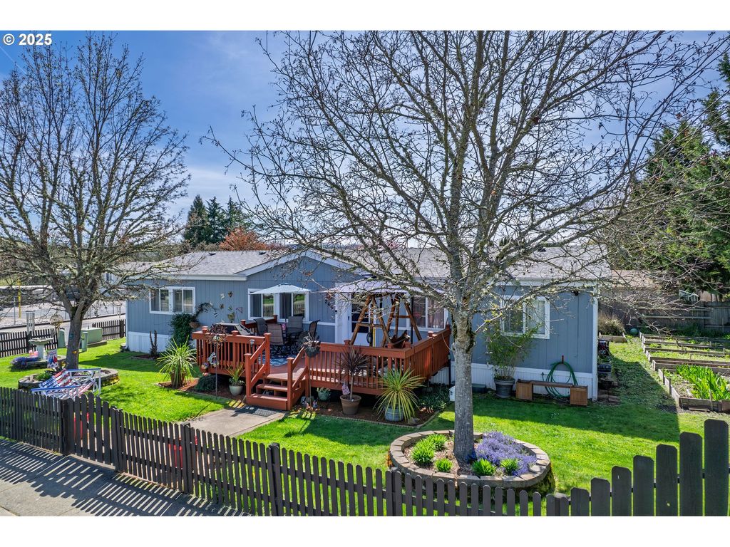266 RIVER PLACE Dr 61, Roseburg, OR 97471