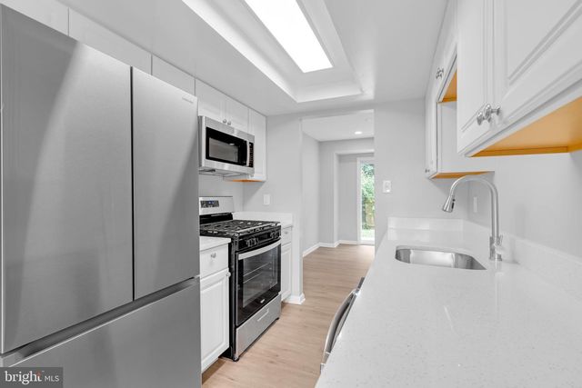 7403 LARNE LN, Lorton, VA 22079