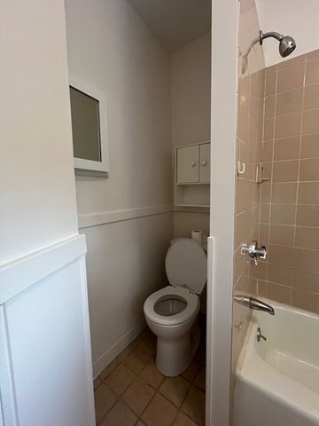 115 Upham 2, Melrose, MA 02176