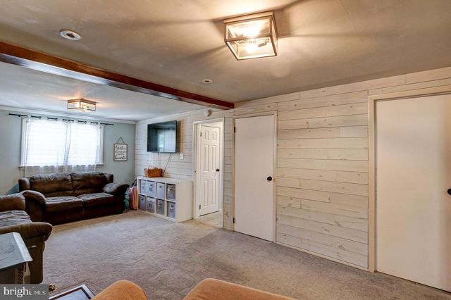 129 BLUE JAY RD, Chalfont, PA 18914