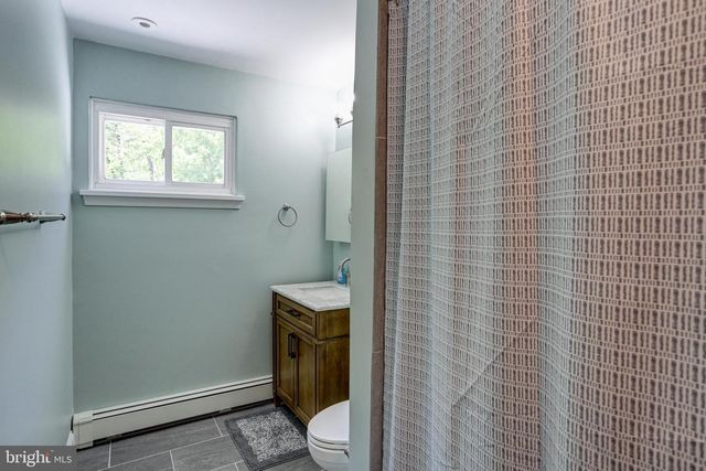 129 BLUE JAY RD, Chalfont, PA 18914