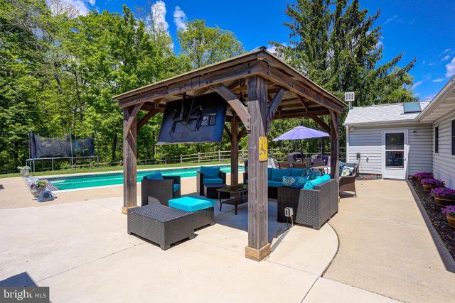 129 BLUE JAY RD, Chalfont, PA 18914