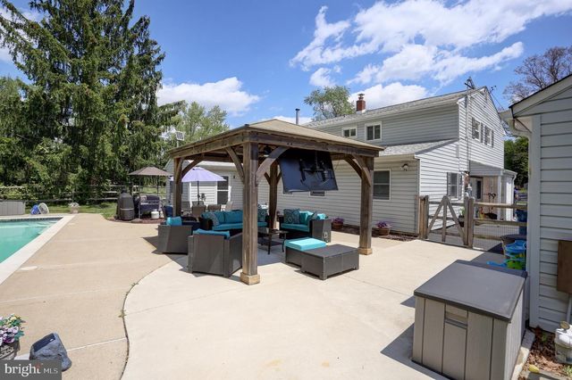 129 BLUE JAY RD, Chalfont, PA 18914