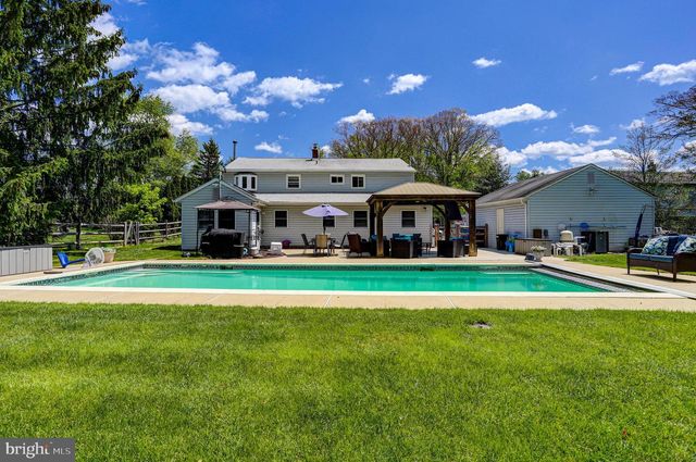 129 BLUE JAY RD, Chalfont, PA 18914