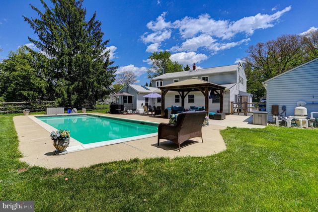 129 BLUE JAY RD, Chalfont, PA 18914