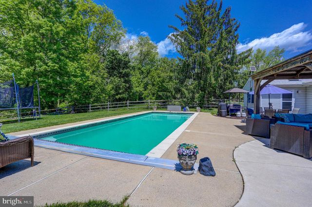 129 BLUE JAY RD, Chalfont, PA 18914