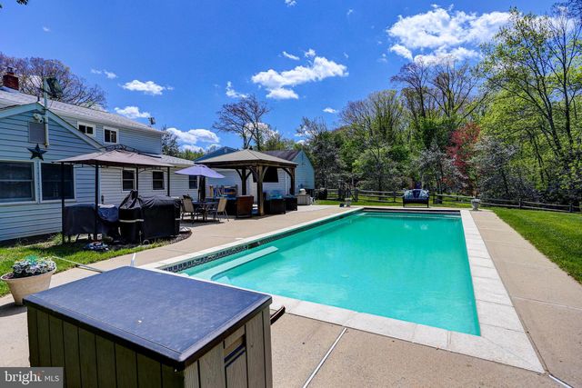 129 BLUE JAY RD, Chalfont, PA 18914