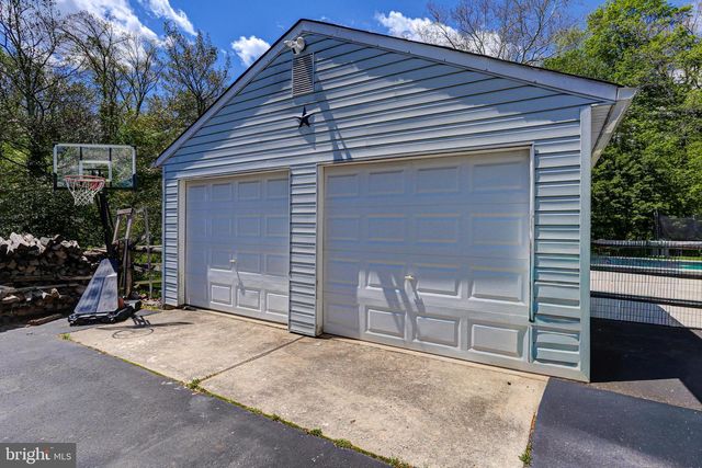 129 BLUE JAY RD, Chalfont, PA 18914