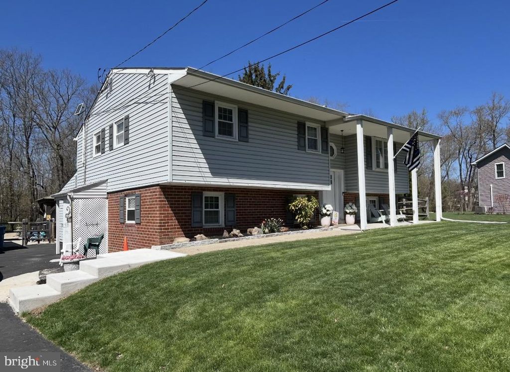 129 BLUE JAY RD, Chalfont, PA 18914