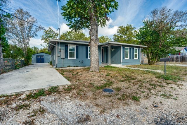 424 ELLIS ST, Seguin, TX 78155