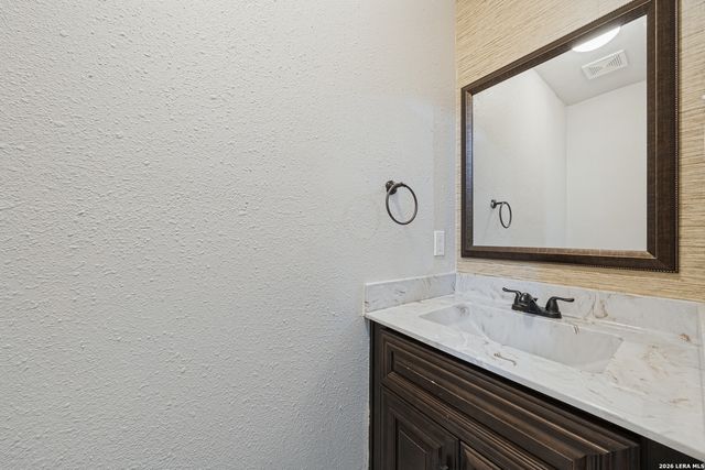 424 ELLIS ST, Seguin, TX 78155