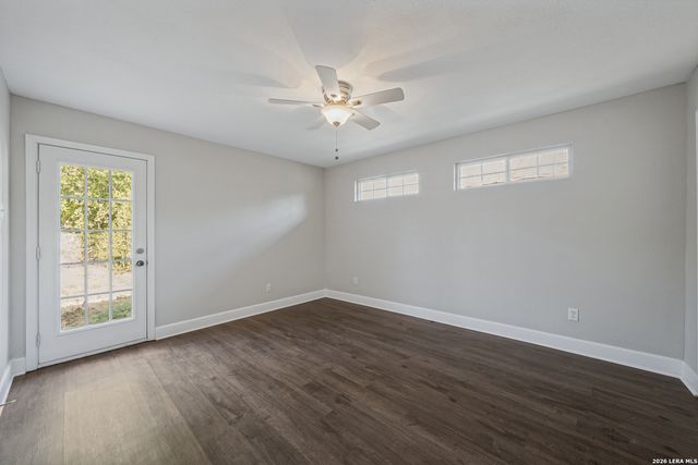 424 ELLIS ST, Seguin, TX 78155