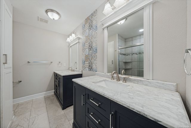 424 ELLIS ST, Seguin, TX 78155