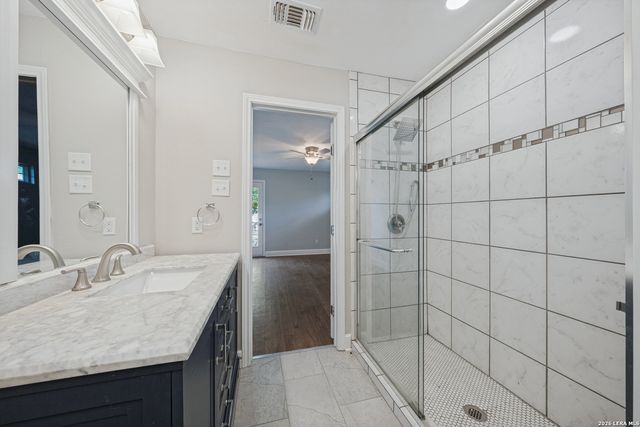 424 ELLIS ST, Seguin, TX 78155