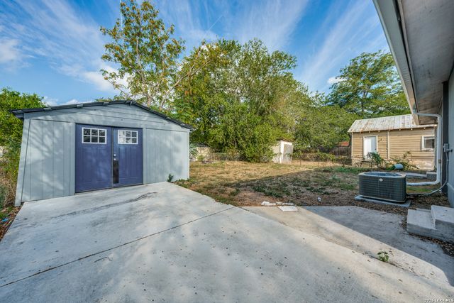 424 ELLIS ST, Seguin, TX 78155