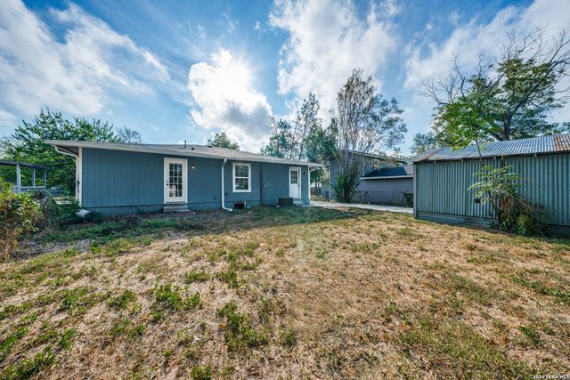 424 ELLIS ST, Seguin, TX 78155