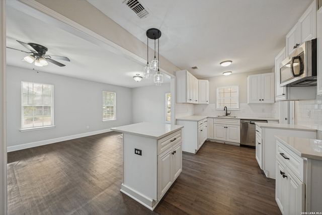 424 ELLIS ST, Seguin, TX 78155