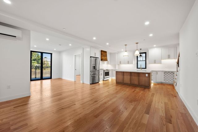 9 Sydney PH2, Boston, MA 02125