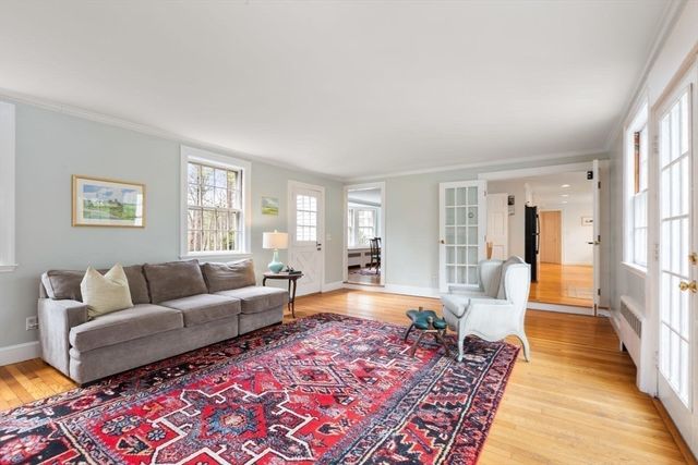 28 Centre St, Dover, MA 02030