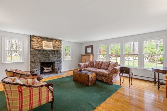 28 Centre St, Dover, MA 02030