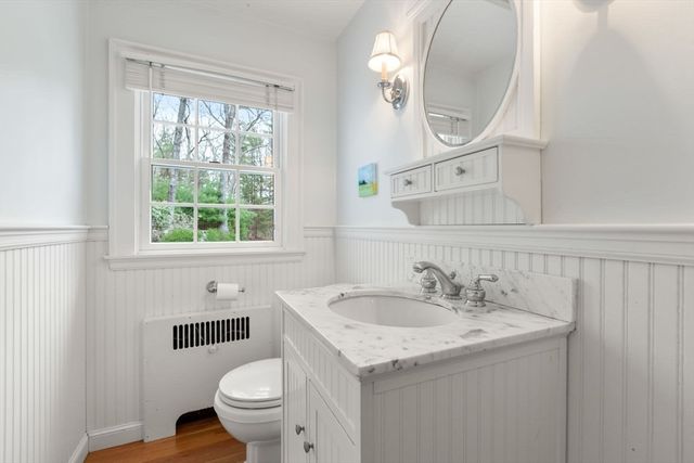 28 Centre St, Dover, MA 02030