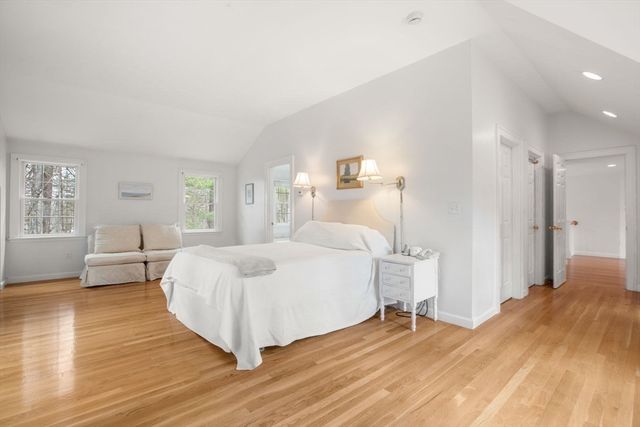 28 Centre St, Dover, MA 02030
