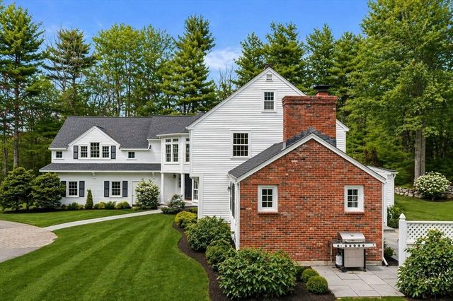 28 Centre St, Dover, MA 02030