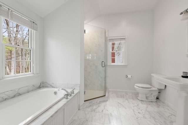 28 Centre St, Dover, MA 02030