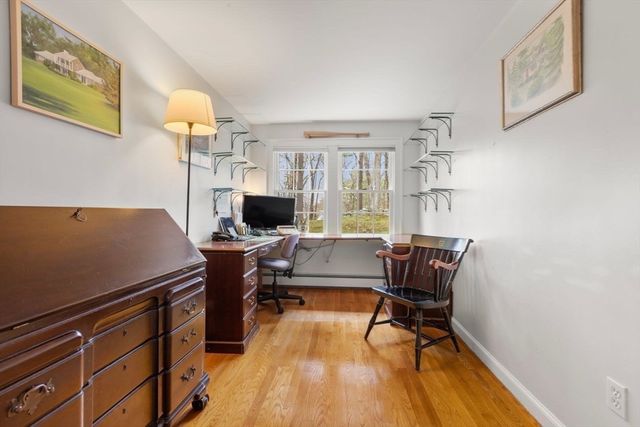 28 Centre St, Dover, MA 02030