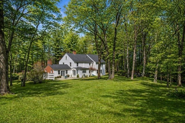 28 Centre St, Dover, MA 02030