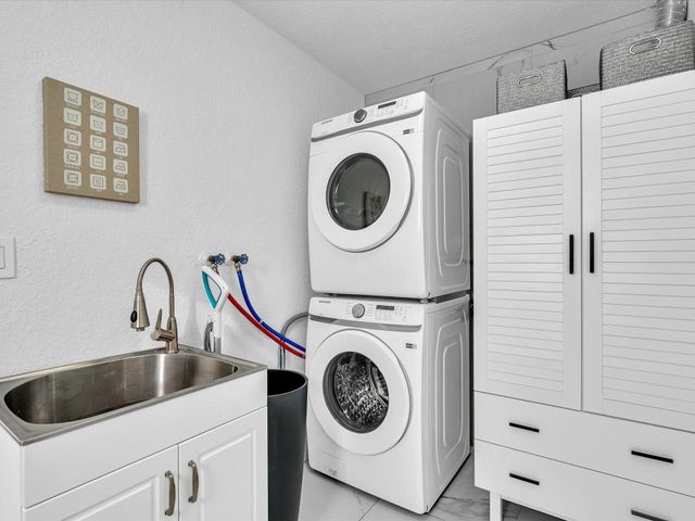 2105 NE 62nd Street, Fort Lauderdale, FL 33308