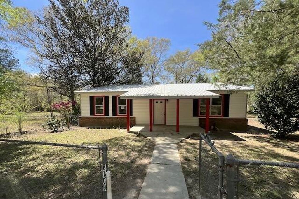 8106 County Line Road, Laurel Hill, FL 32567