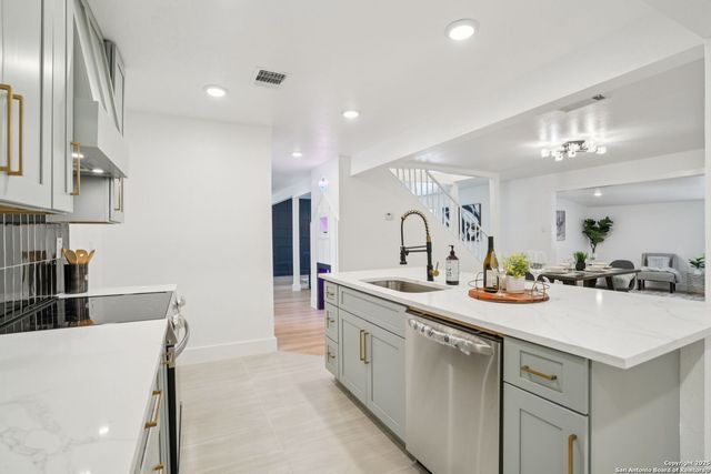 6322 Dove Hill, San Antonio, TX 78238