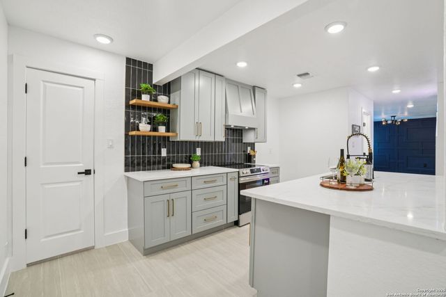 6322 Dove Hill, San Antonio, TX 78238