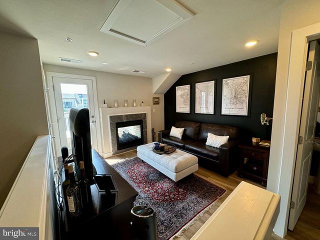 100 STOWE DR, Gaithersburg, MD 20878