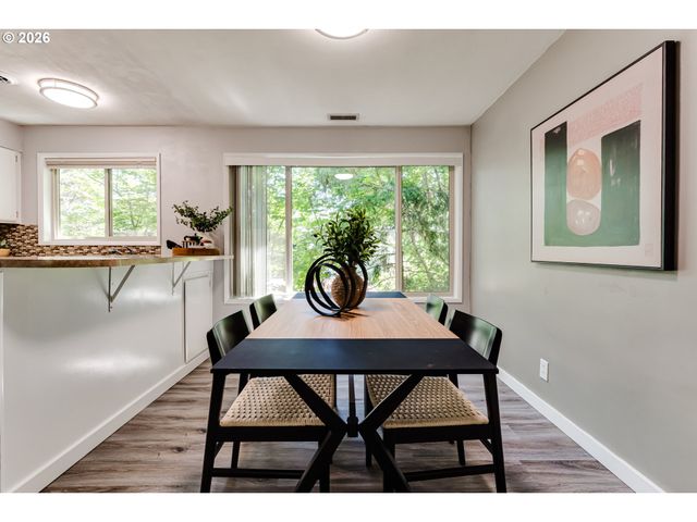 600 CHERRY Dr, Eugene, OR 97401