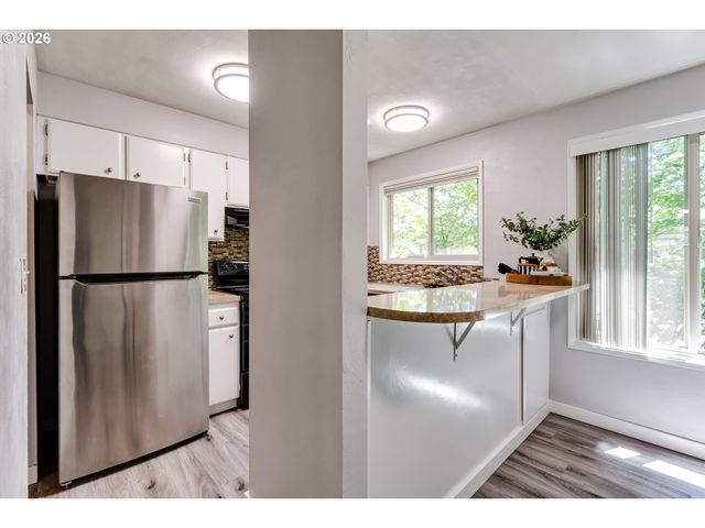 600 CHERRY Dr, Eugene, OR 97401