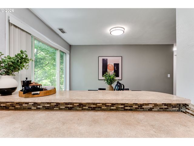 600 CHERRY Dr, Eugene, OR 97401