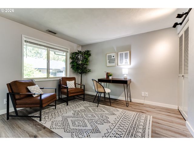 600 CHERRY Dr, Eugene, OR 97401