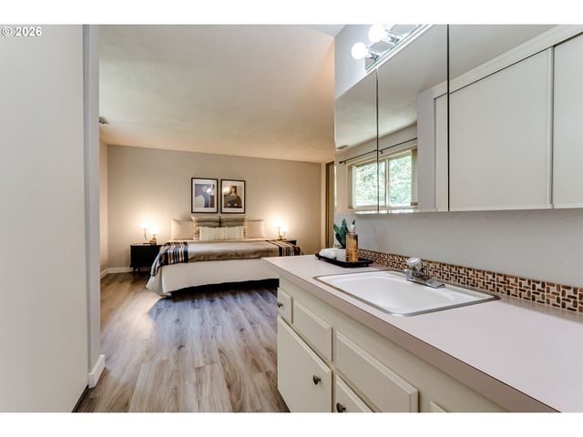 600 CHERRY Dr, Eugene, OR 97401
