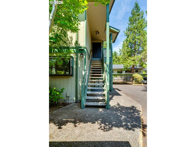 600 CHERRY Dr, Eugene, OR 97401